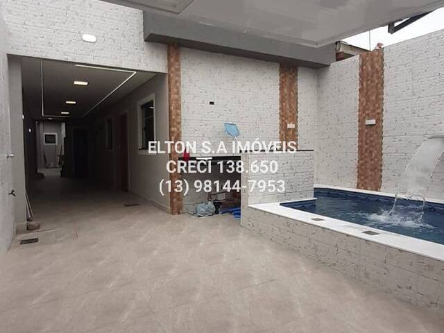 #2002 - Casa para Venda em Praia Grande - SP